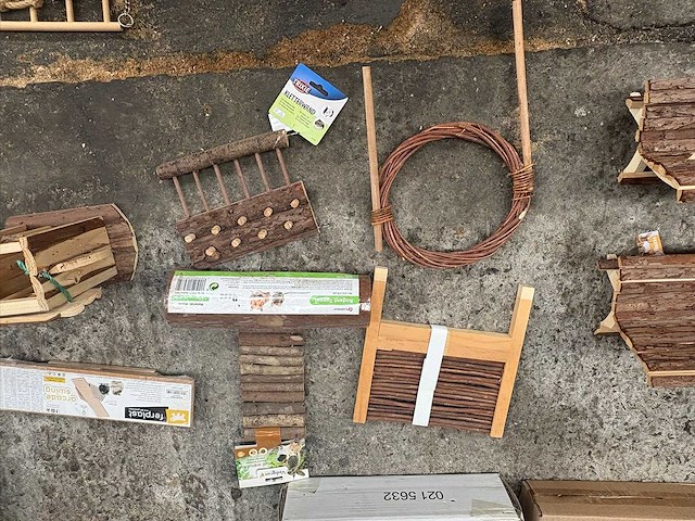 Groot lot dierenbenodigdheden (stopzetting) - afbeelding 103 van  196