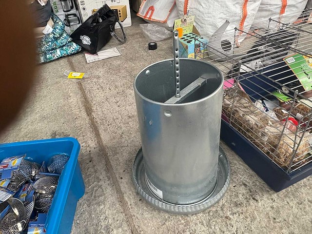 Groot lot dierenbenodigdheden (stopzetting) - afbeelding 107 van  196