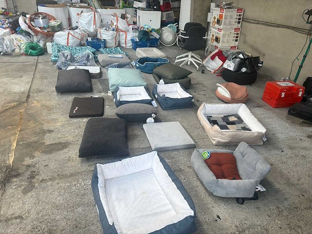 Groot lot dierenbenodigdheden (stopzetting) - afbeelding 129 van  196