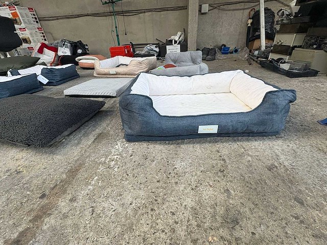 Groot lot dierenbenodigdheden (stopzetting) - afbeelding 130 van  196