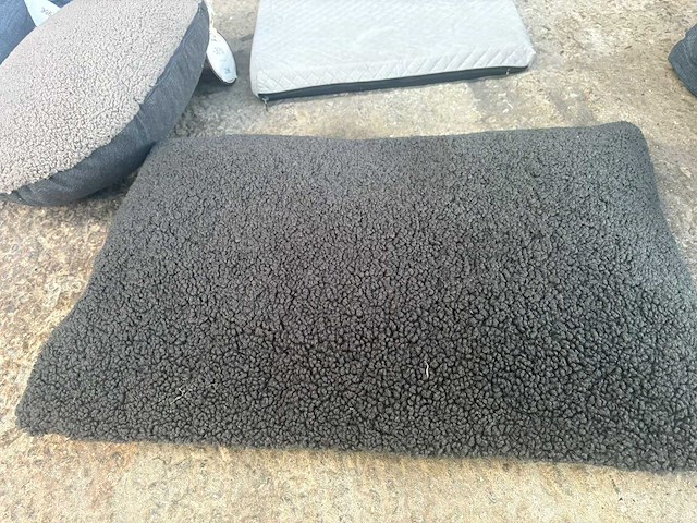 Groot lot dierenbenodigdheden (stopzetting) - afbeelding 132 van  196