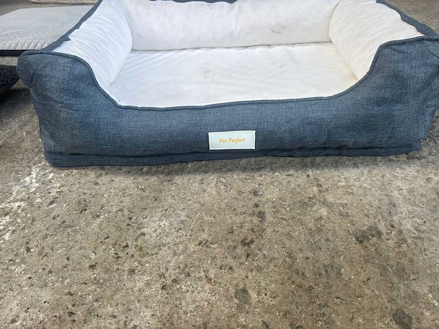 Groot lot dierenbenodigdheden (stopzetting) - afbeelding 133 van  196