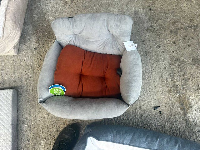 Groot lot dierenbenodigdheden (stopzetting) - afbeelding 144 van  196