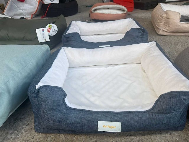 Groot lot dierenbenodigdheden (stopzetting) - afbeelding 145 van  196