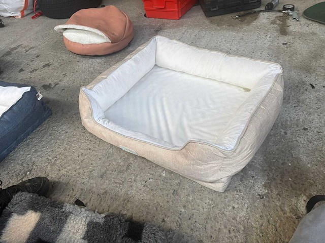 Groot lot dierenbenodigdheden (stopzetting) - afbeelding 147 van  196