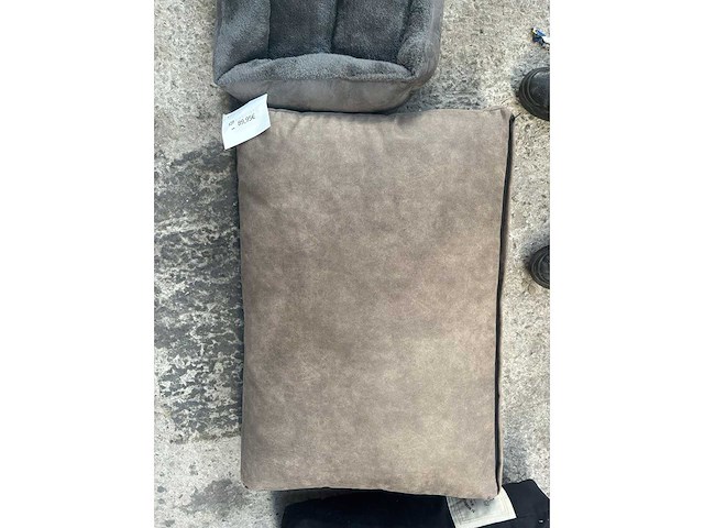 Groot lot dierenbenodigdheden (stopzetting) - afbeelding 159 van  196