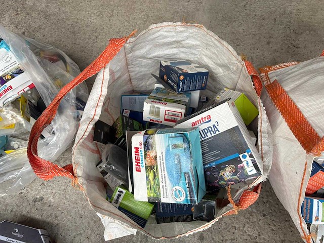 Groot lot dierenbenodigdheden (stopzetting) - afbeelding 166 van  196