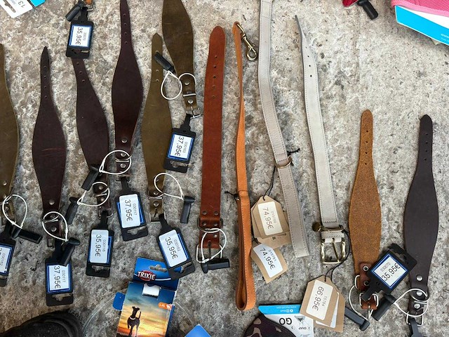 Groot lot dierenbenodigdheden (stopzetting) - afbeelding 169 van  196