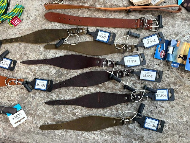 Groot lot dierenbenodigdheden (stopzetting) - afbeelding 170 van  196