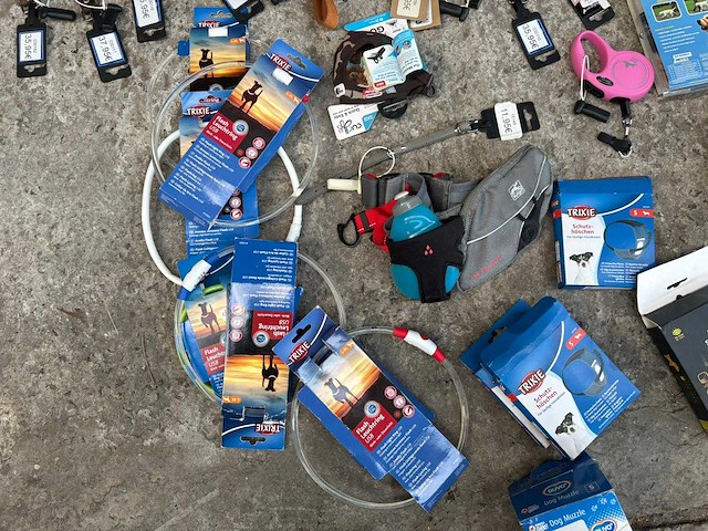 Groot lot dierenbenodigdheden (stopzetting) - afbeelding 173 van  196