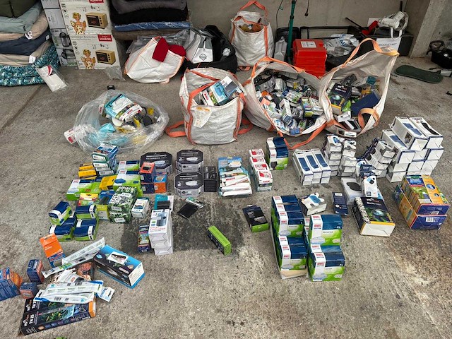 Groot lot dierenbenodigdheden (stopzetting) - afbeelding 174 van  196