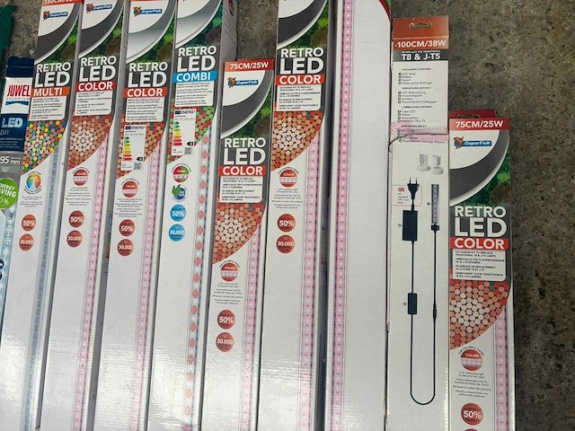 Groot lot dierenbenodigdheden (stopzetting) - afbeelding 177 van  196