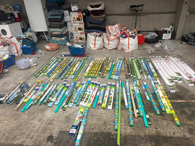 Groot lot dierenbenodigdheden (stopzetting) - afbeelding 179 van  196