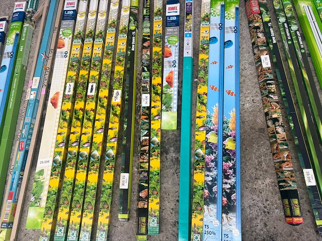 Groot lot dierenbenodigdheden (stopzetting) - afbeelding 184 van  196