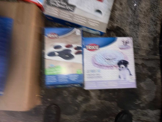 Groot lot dierenbenodigdheden (stopzetting) - afbeelding 185 van  196