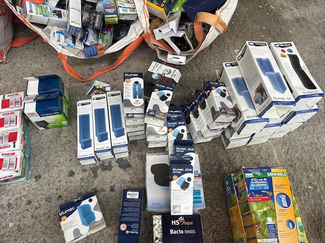 Groot lot dierenbenodigdheden (stopzetting) - afbeelding 175 van  196