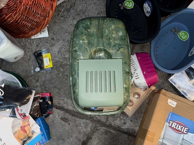 Groot lot dierenbenodigdheden (stopzetting) - afbeelding 192 van  196