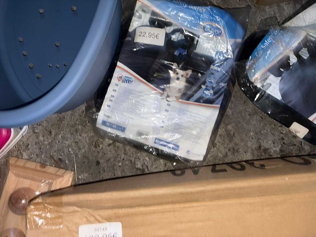 Groot lot dierenbenodigdheden (stopzetting) - afbeelding 194 van  196