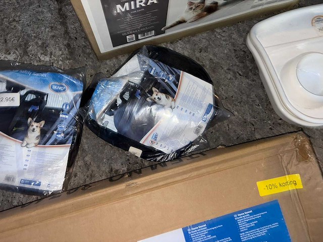 Groot lot dierenbenodigdheden (stopzetting) - afbeelding 195 van  196