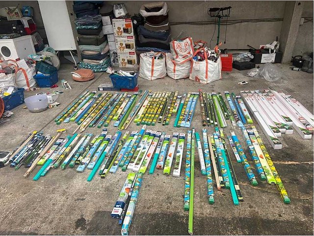 Groot lot dierenbenodigdheden (stopzetting) - afbeelding 19 van  33