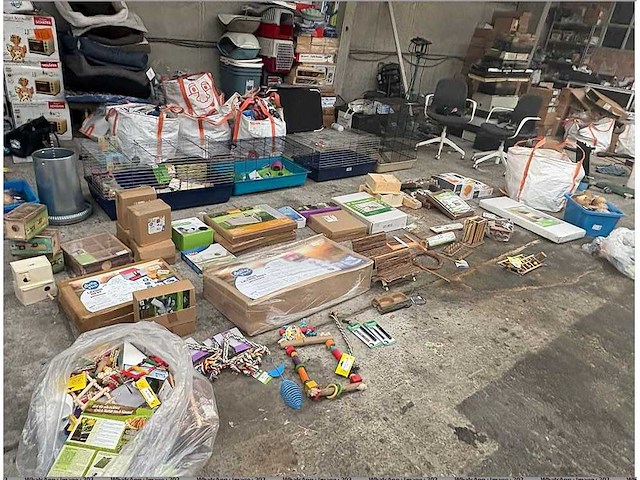 Groot lot dierenbenodigdheden (stopzetting) - afbeelding 26 van  33