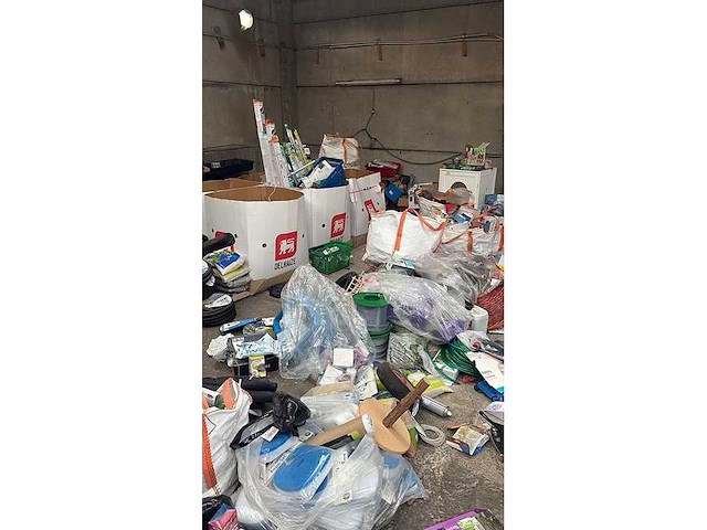 Groot lot dierenbenodigdheden (stopzetting) - afbeelding 27 van  33