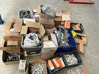 Groot lot divers bevestigingsmateriaal/montage buizen - afbeelding 6 van  14