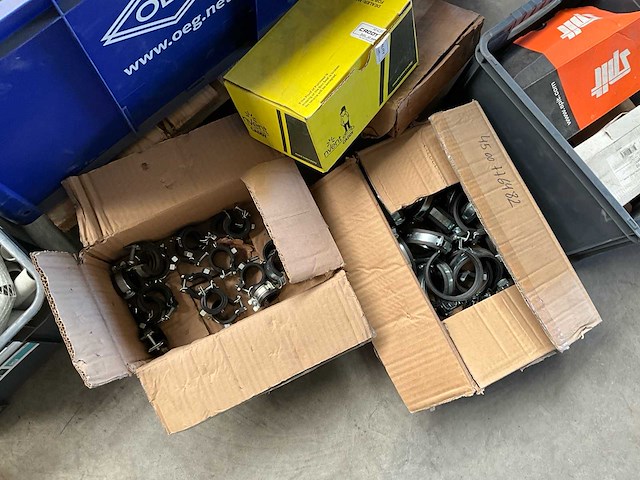 Groot lot divers bevestigingsmateriaal/montage buizen - afbeelding 8 van  14