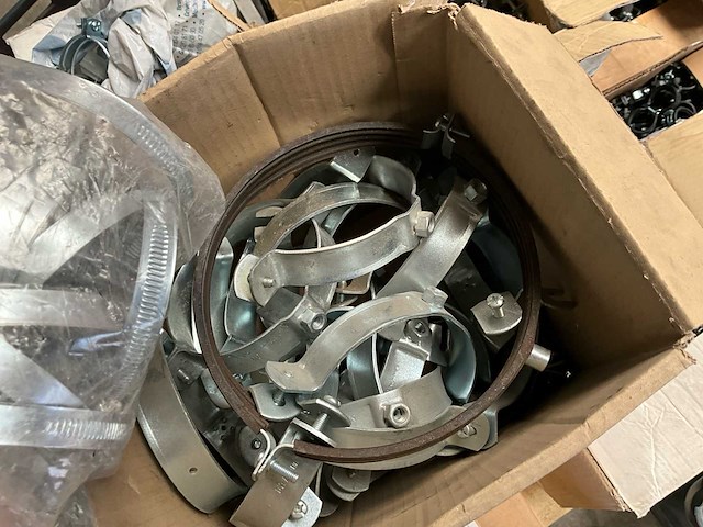 Groot lot divers bevestigingsmateriaal/montage buizen - afbeelding 9 van  10