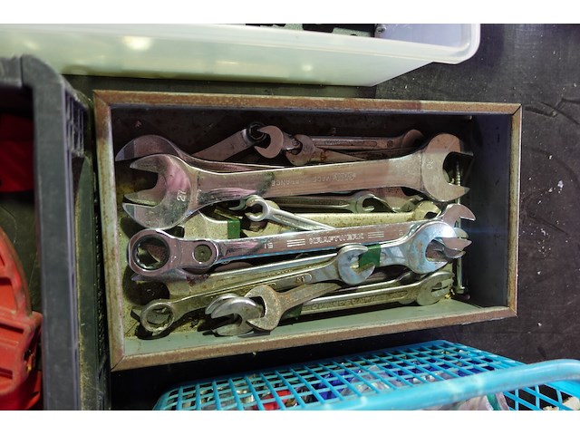 Groot lot divers materiaal - afbeelding 11 van  33