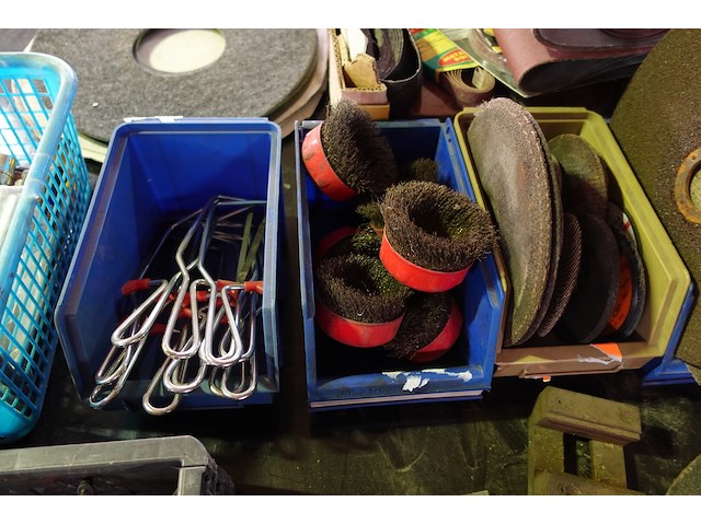 Groot lot divers materiaal - afbeelding 18 van  33