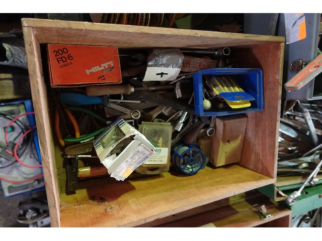 Groot lot divers materiaal - afbeelding 19 van  33