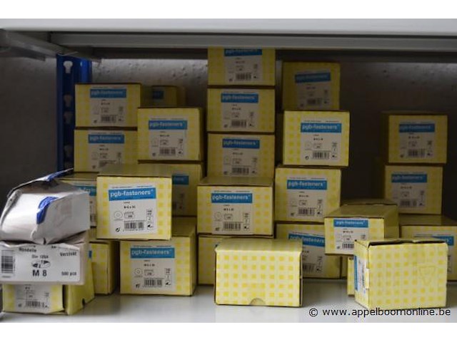 Groot lot diverse dozen diverse schroeven/pluggen - afbeelding 2 van  6