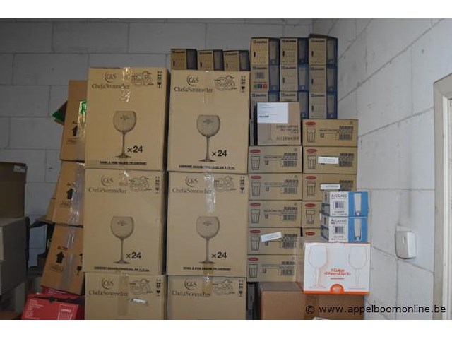 Groot lot diverse palletten inhoudend wo. glaswerk - afbeelding 2 van  5