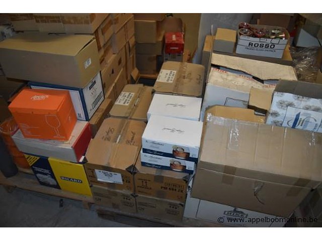 Groot lot diverse palletten inhoudend wo. glaswerk - afbeelding 5 van  5