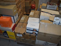 Groot lot diverse palletten inhoudend wo. glaswerk - afbeelding 5 van  5