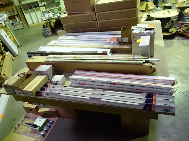 Groot lot diverse tl verlichting - afbeelding 1 van  15