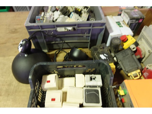 Groot lot elektriciteit - afbeelding 20 van  33