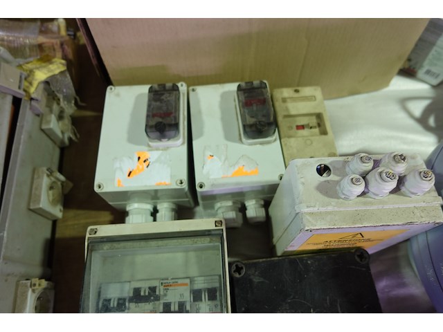 Groot lot elektriciteit - afbeelding 24 van  33