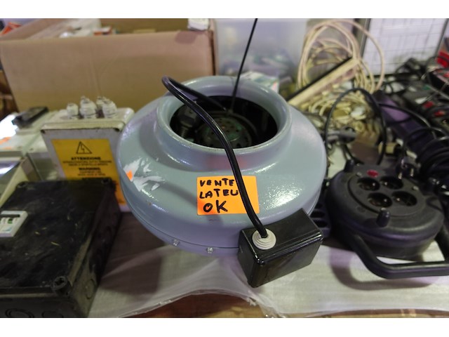 Groot lot elektriciteit - afbeelding 25 van  33