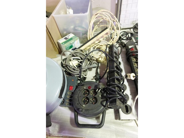 Groot lot elektriciteit - afbeelding 27 van  33