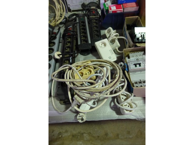 Groot lot elektriciteit - afbeelding 29 van  33