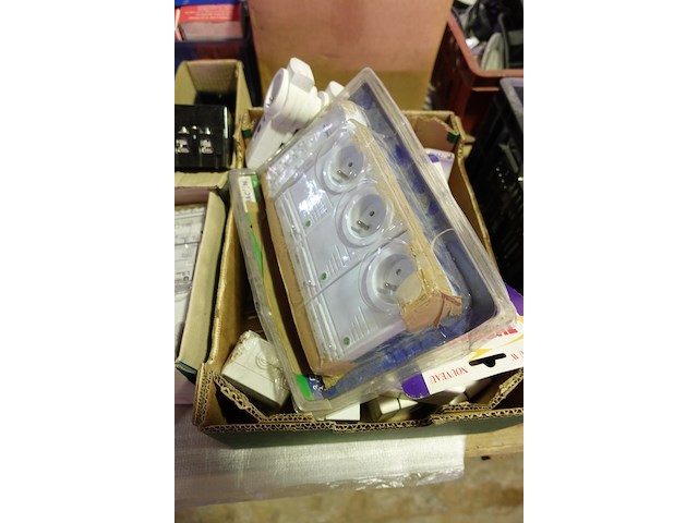 Groot lot elektriciteit - afbeelding 31 van  33