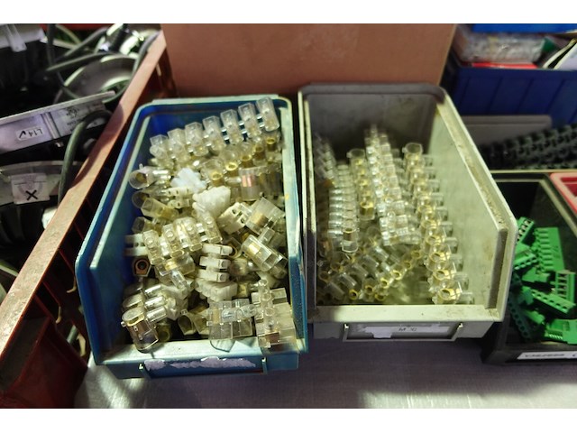 Groot lot elektriciteit - afbeelding 4 van  33