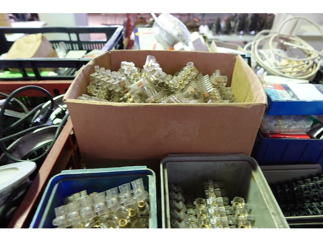 Groot lot elektriciteit - afbeelding 6 van  33