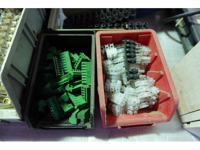 Groot lot elektriciteit - afbeelding 7 van  33