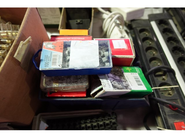 Groot lot elektriciteit - afbeelding 9 van  33