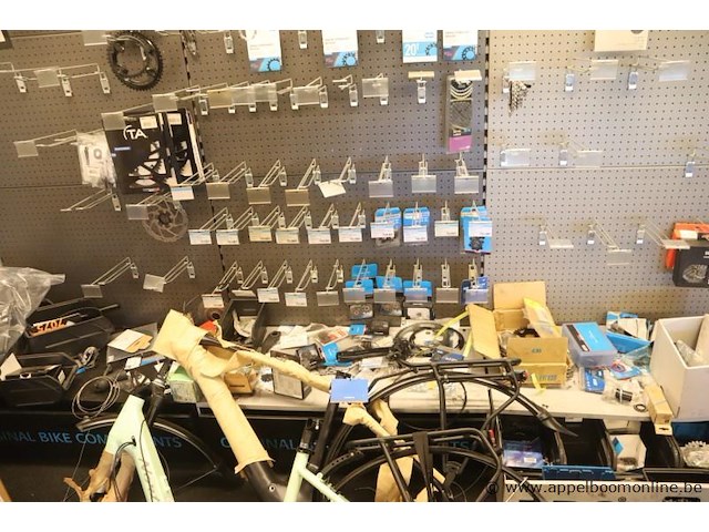 Groot lot fietsaccessoires, onderdelen enz - afbeelding 2 van  8
