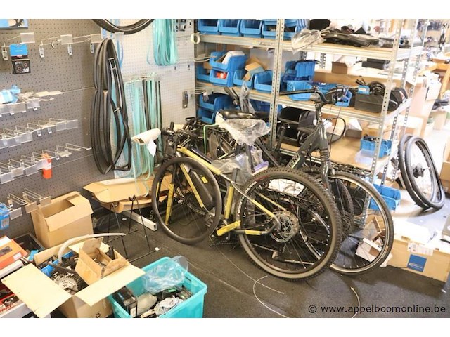 Groot lot fietsaccessoires, onderdelen enz - afbeelding 4 van  8