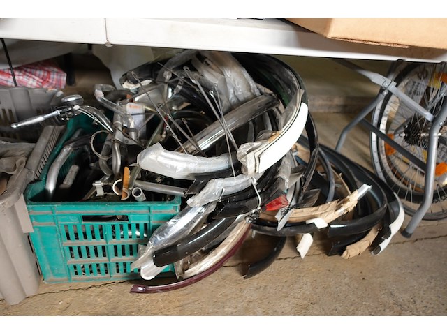 Groot lot fietsmateriaal - afbeelding 15 van  59